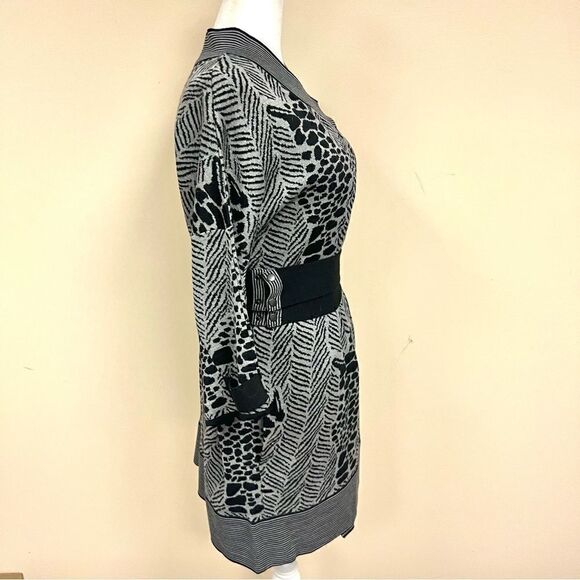 Wool wrap cardigan with belt.    Size S/M - Picture 3 of 7